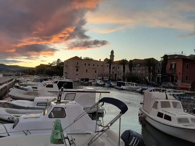 Apartments Rajcic Kaštela Екстериор снимка